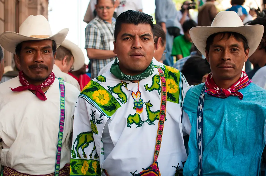 Vestimenta De Los Huicholes Rasgos De Sus Llamativos Atuendos